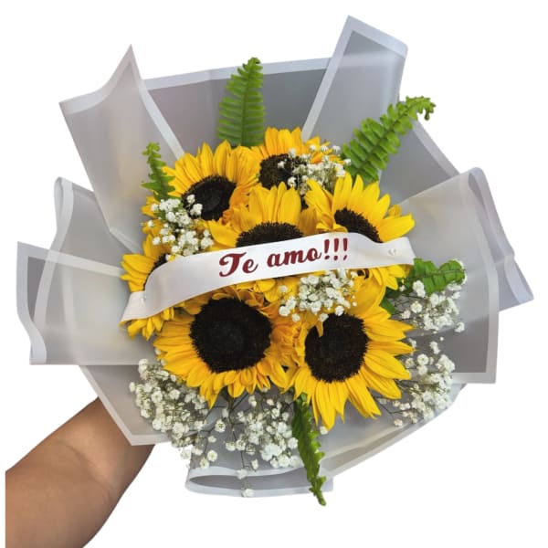 Bouquet of sunflowers with a "Te amo!!!" ribbon