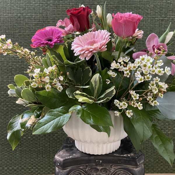 Pink and red mixed bouquet in a white vase