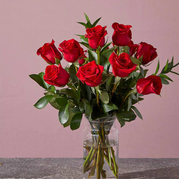 Bouquet of red roses in a clear glass vase