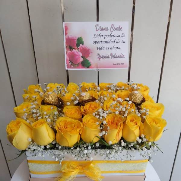 Caja Rosas Golden Bright