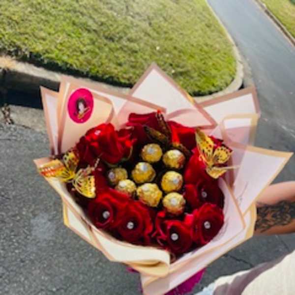 HEART IN CHOCOLAT WITH ROSES