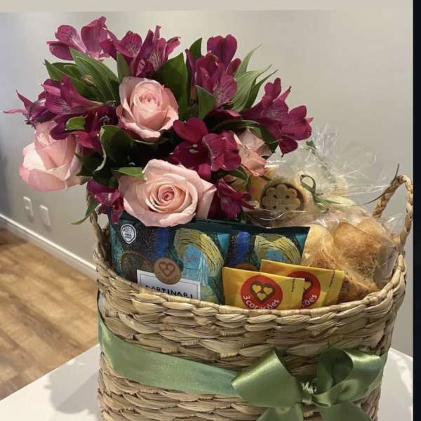 Bloom & Treat Basket