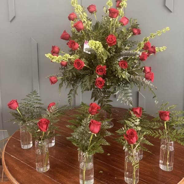 “Rose Centerpiece + Bud Vases