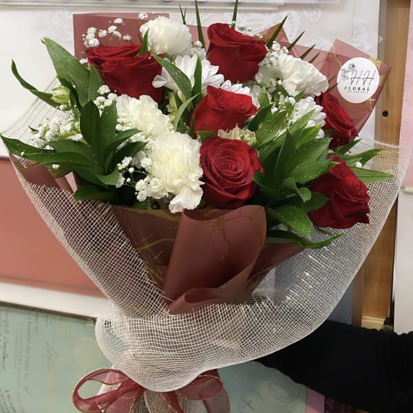 Red And WHite Bouquet Med