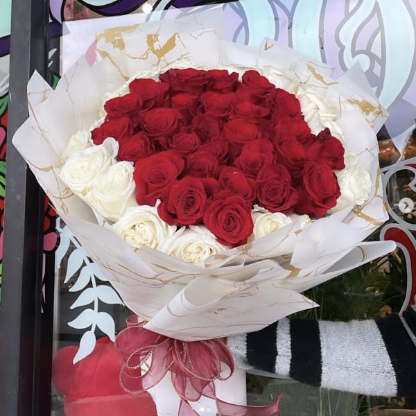 TimeLess in Red Bouquet