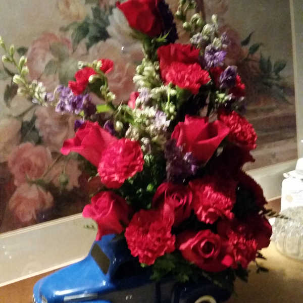 Truck with roses from Roma florist