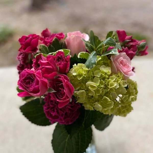 Bouquet of pink roses and green hydrangeas in a vase