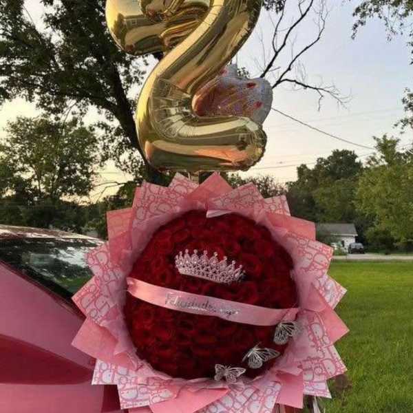 Buchon de rosas y globos