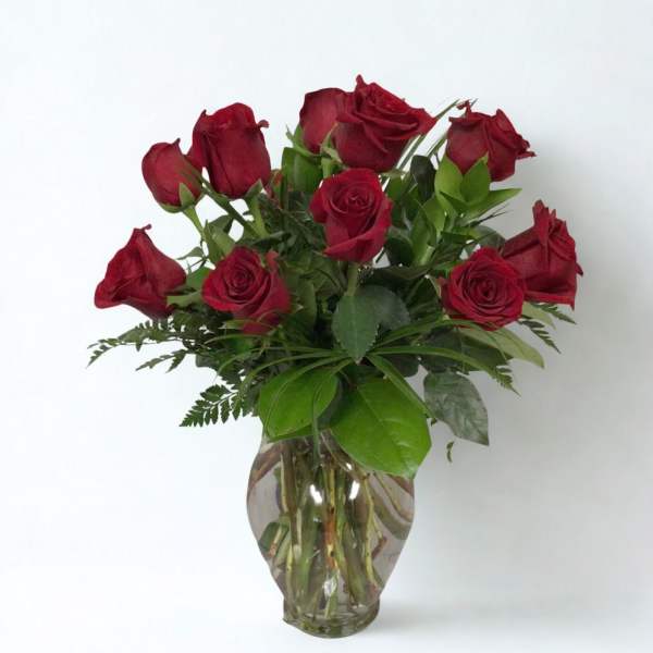 Bouquet of red roses in a clear glass vase