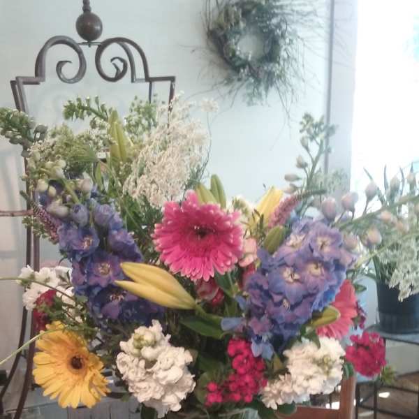 Mixed bouquet of colorful flowers in a clear glass vase
