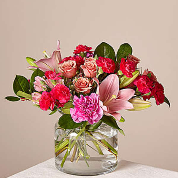 Pink and red mixed bouquet in a clear glass vase