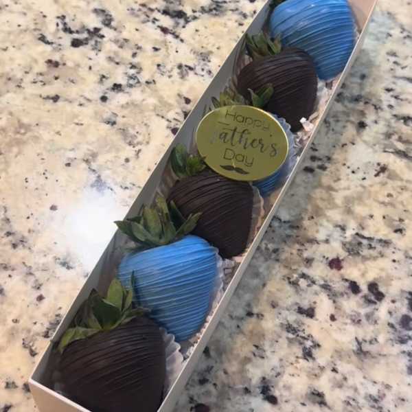 STRAWBERRY WITH CHOCOLAT