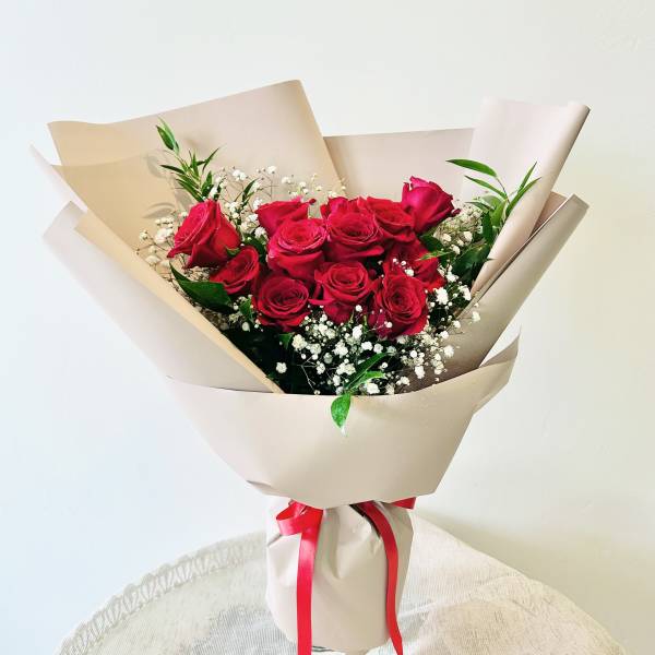 Rosa Hand Bouquet (Vase not included)