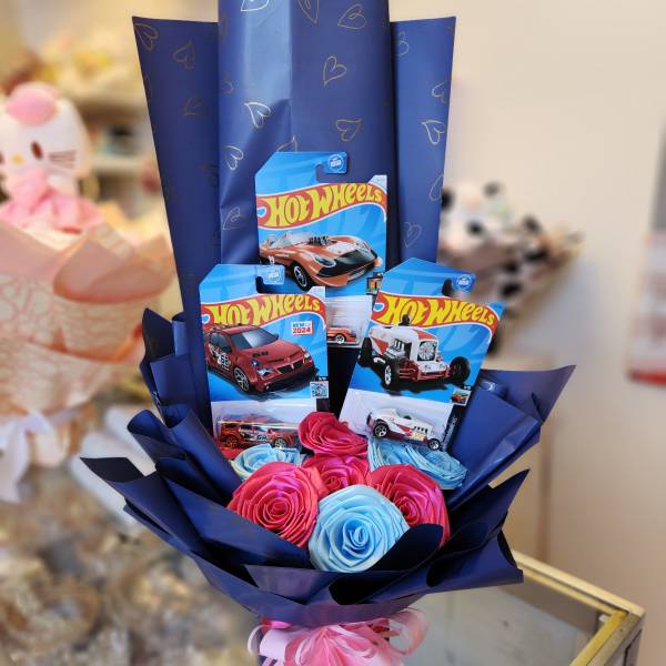 Bouquet with blue and pink roses and Hot Wheels toy cars
