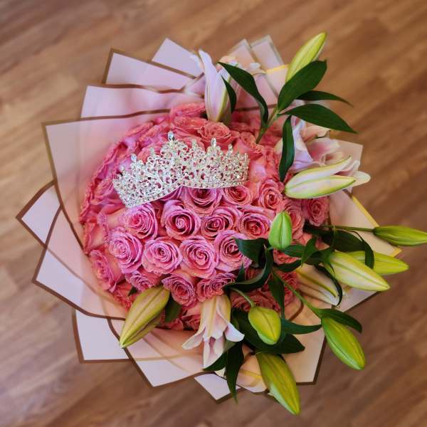 Pink rose bouquet with lilies and a jeweled tiara