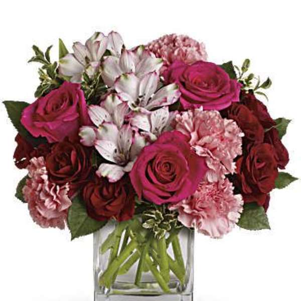 Pink and red bouquet in a clear glass vase