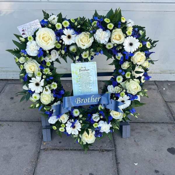 Ramo funebre en forma de corazon