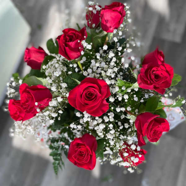 Bouquet of red roses with white baby's breath