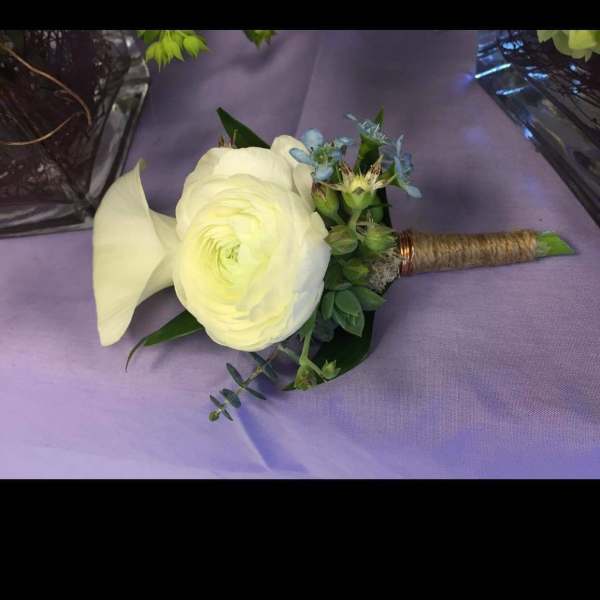 White calla lily and ranunculus boutonniere with blue accents