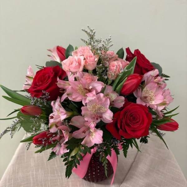 Bouquet of red roses and pink alstroemeria in a vase