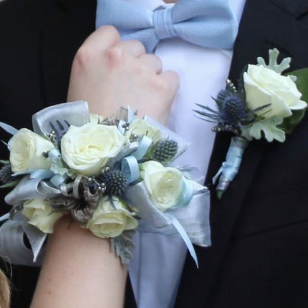 White Boutonnière by Art & Flowers
