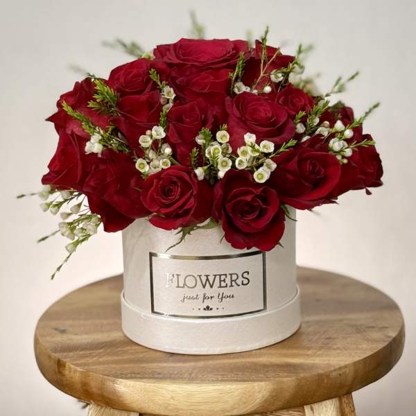 Red roses boxed