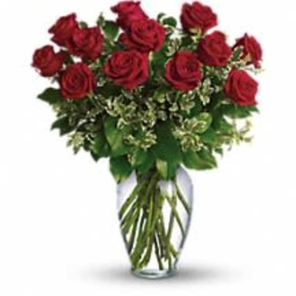 Bouquet of red roses in a clear glass vase