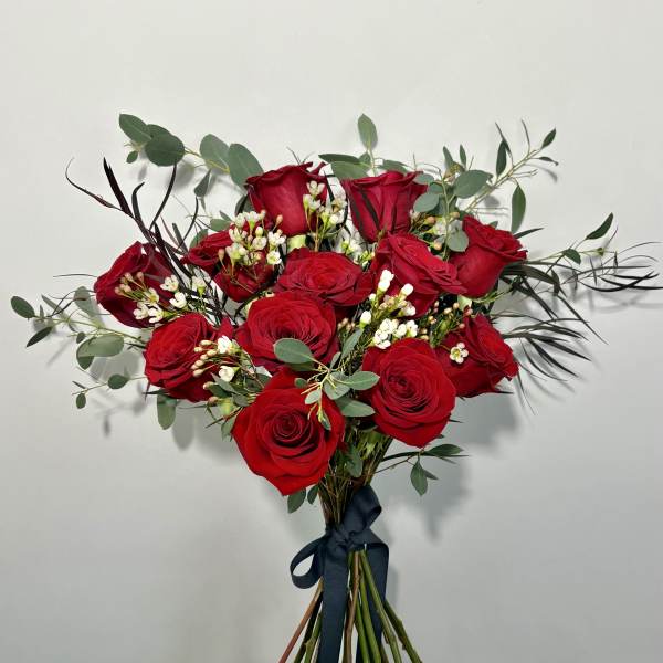 A Dozen Classic Red Roses