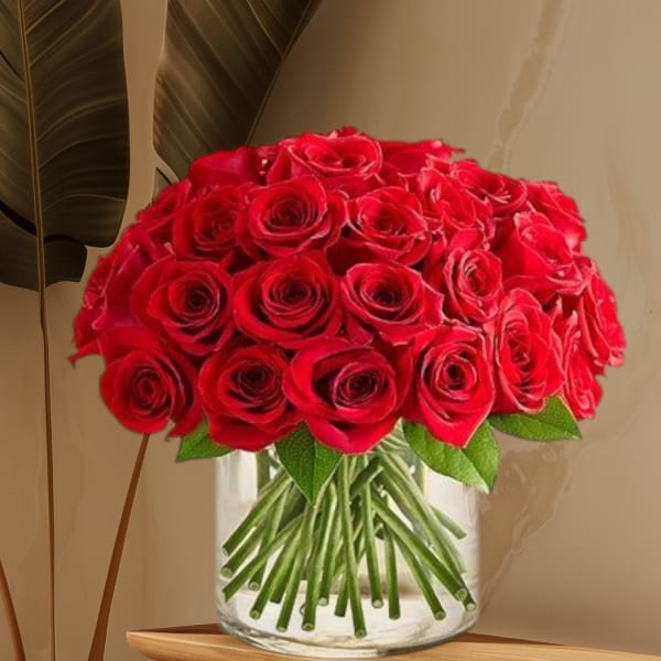 Bouquet of red roses in a clear glass vase