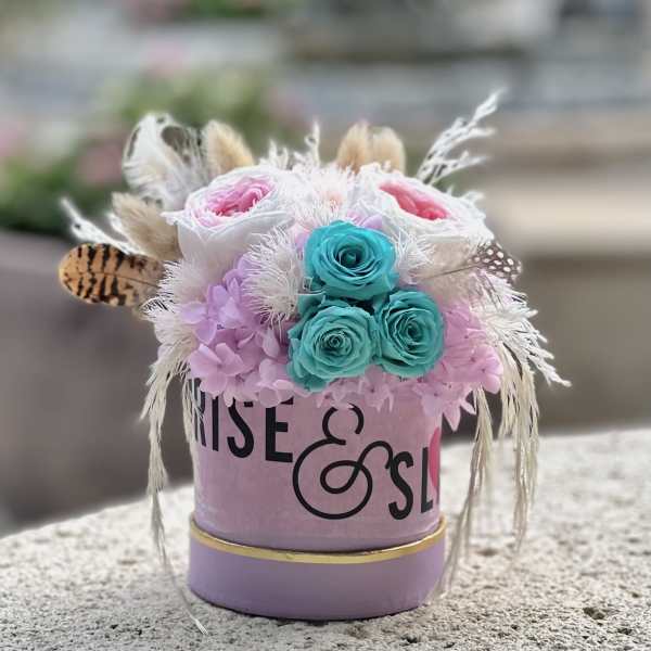 Pastel bouquet with turquoise and pink roses in a lavender box