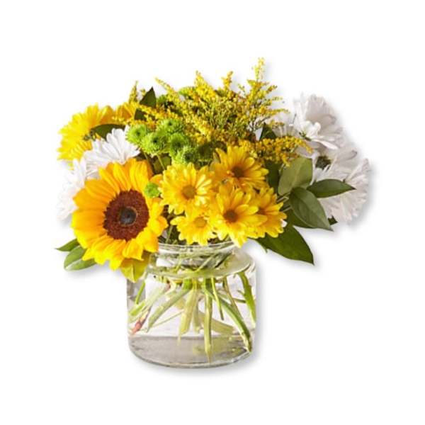 Bouquet of yellow and white daisies in a clear glass vase