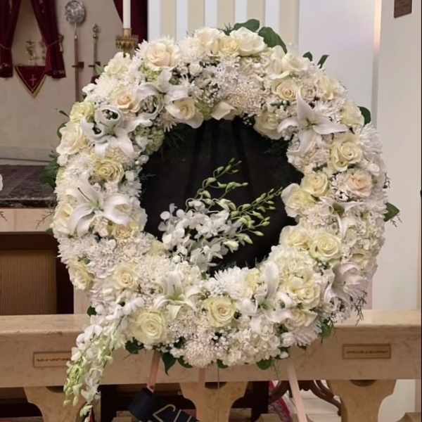 Medium Sized Circle Sympathy Arrangement with Reef