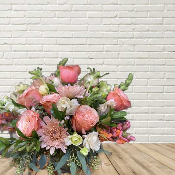 Pink and peach mixed bouquet with roses and daisies in a vase