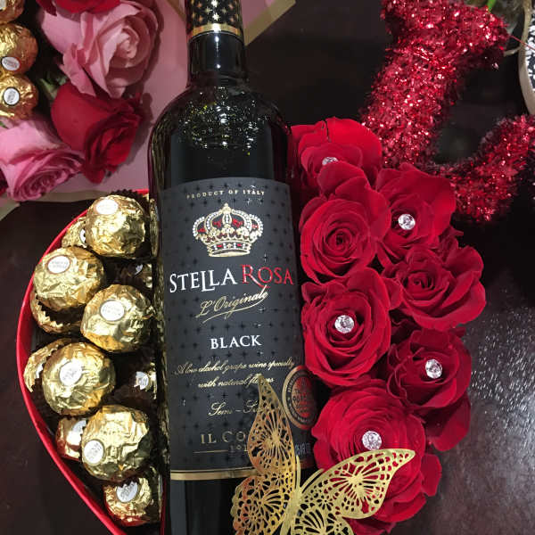 Wine bottle gift box with red roses and chocolates
