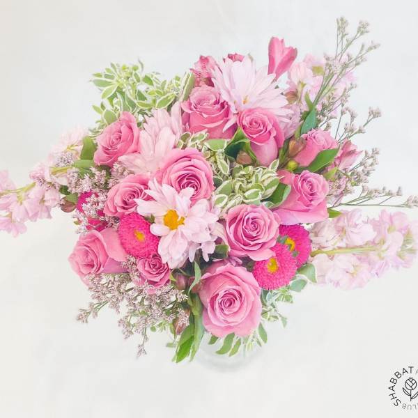 Pink rose bouquet with daisies and small filler flowers
