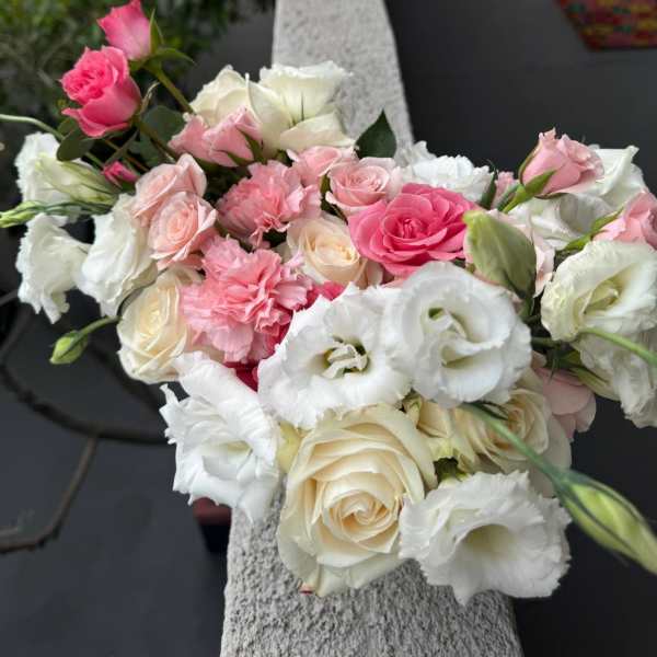 Bouquet of pink and white roses with white lisianthus and carnations