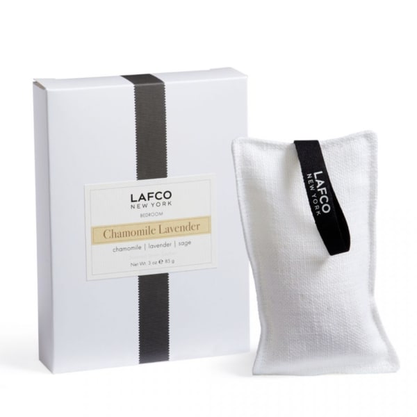 Boxed lavender sachet with a white fabric pouch
