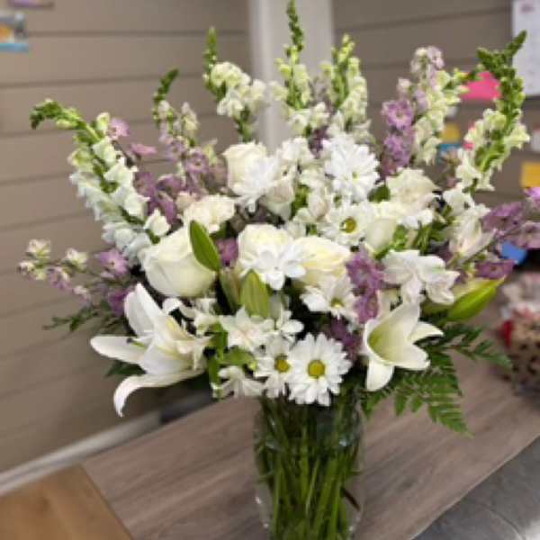 White and lavender mixed bouquet in a clear glass vase