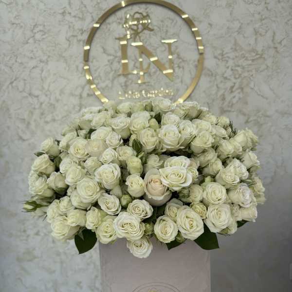 Large bouquet of white roses in a pale pink hat box