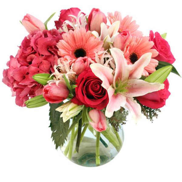 Pink and red mixed bouquet in a clear glass vase