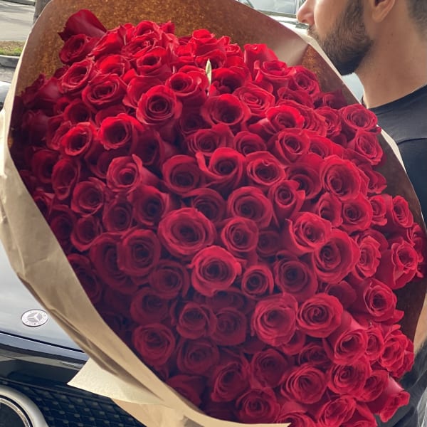 100 red roses
