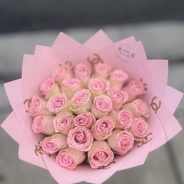 25 Roses - Bouquet With Pink Roses & Glitter