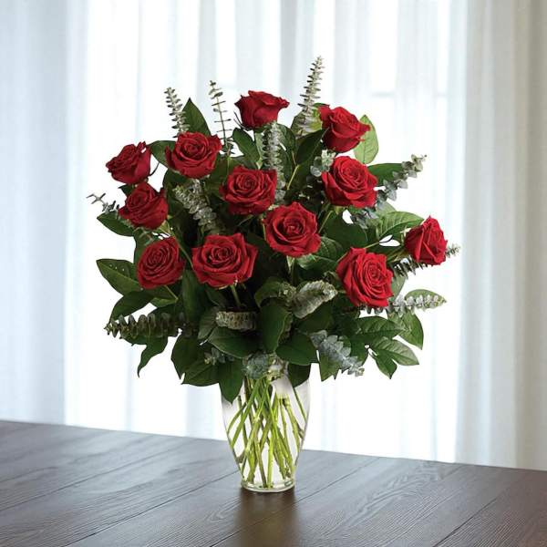 Bouquet of red roses in a clear glass vase
