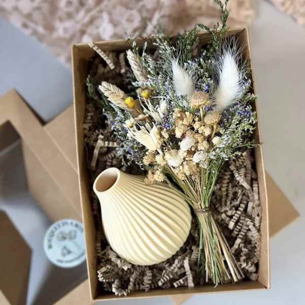 Bouquet in a Box with creme vase
