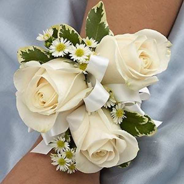 Cream rose wrist corsage with small white daisies and ribbon