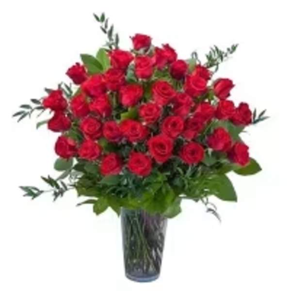 Red rose bouquet in a clear glass vase