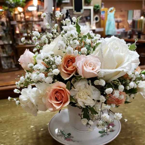 Bouquet of white and peach roses in a white vase