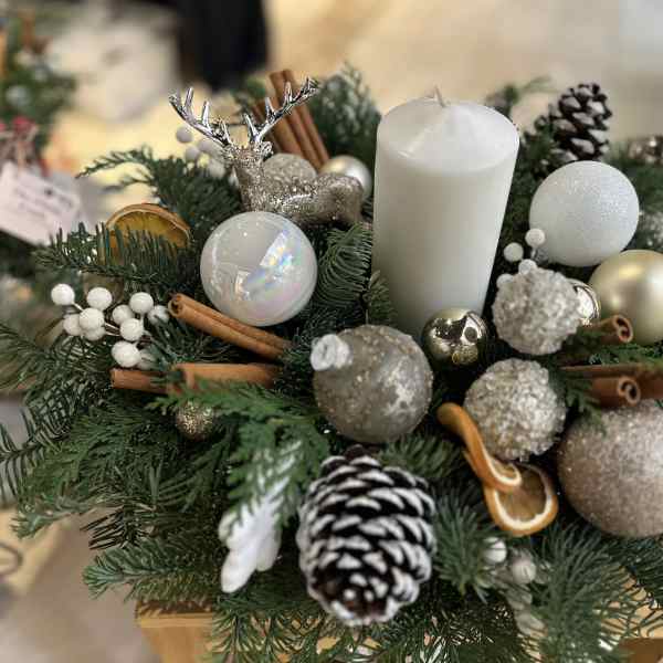 Holiday- Round Centerpiece: gold & white