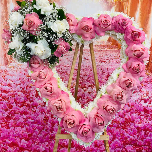 Medium Heart With Light Pink Roses