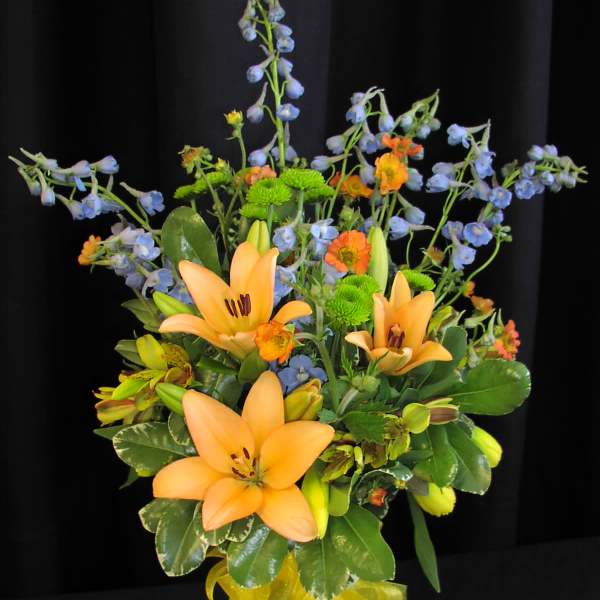 Small spring mix with Daffodil